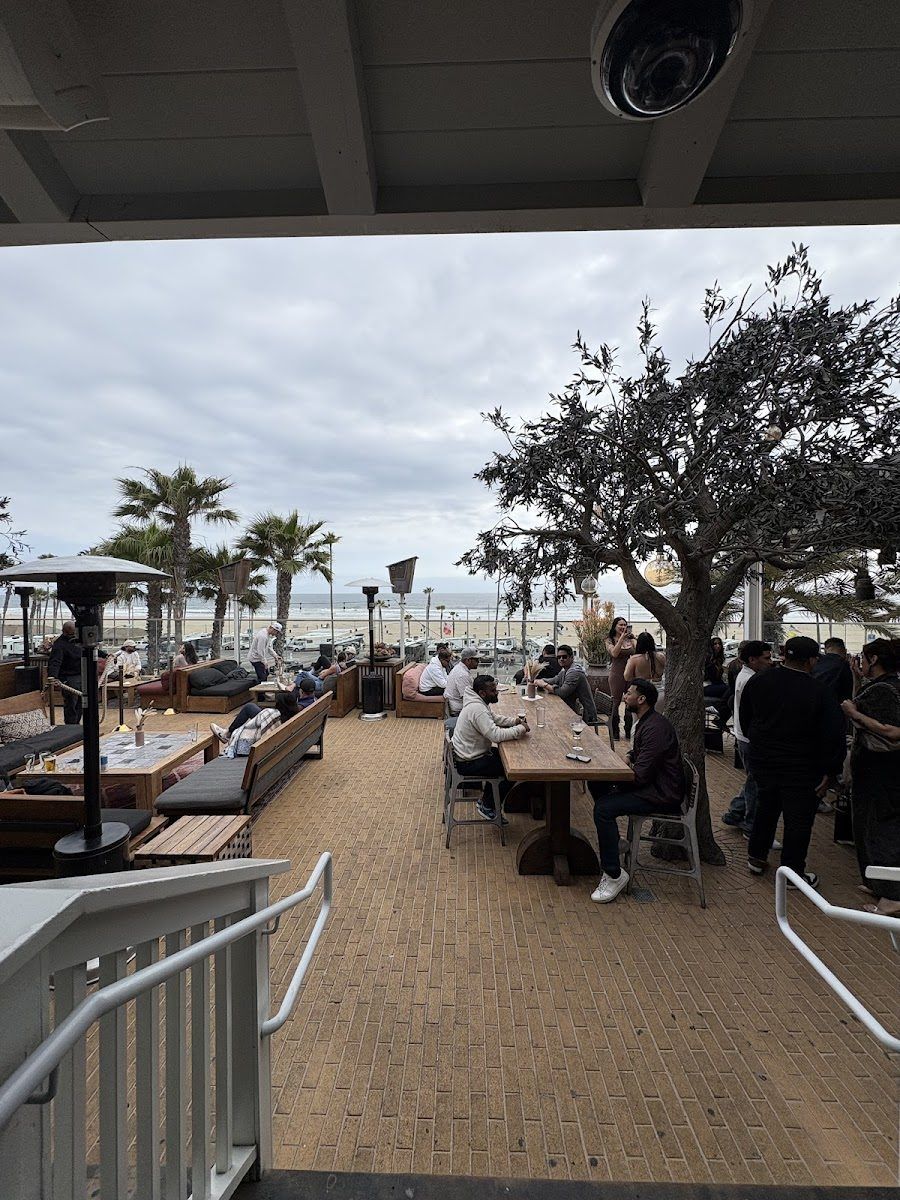 The Bungalow Huntington Beach bar service