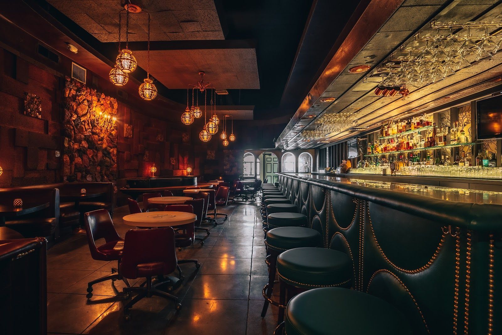 The Dresden cocktail lounge Los Feliz Los Angeles vintage bar
