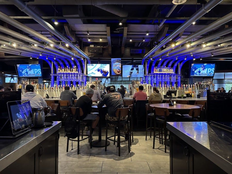 Yard House Los Angeles interior