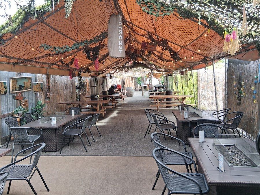 Tonga Hut bar service