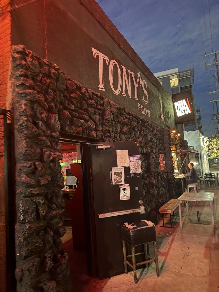 Tony's Saloon Arts District atmosphere