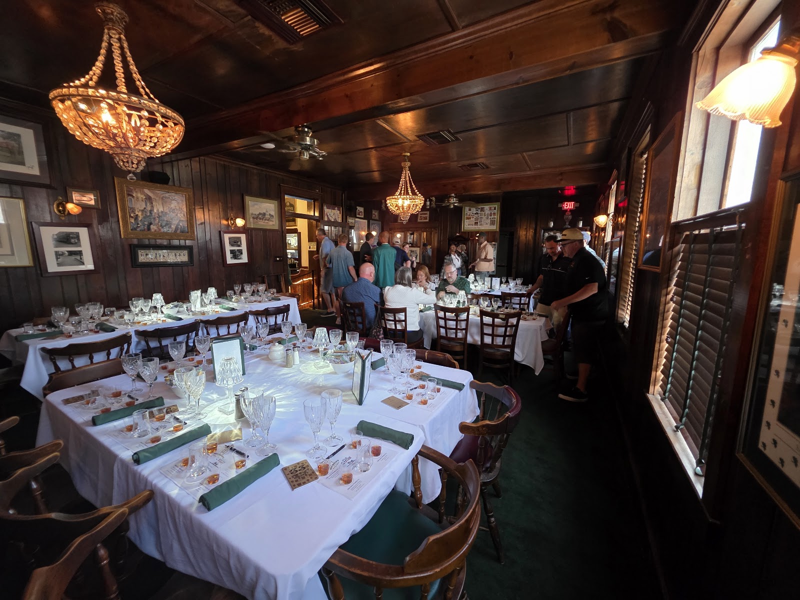 Pat's Steakhouse Louisville bar interior