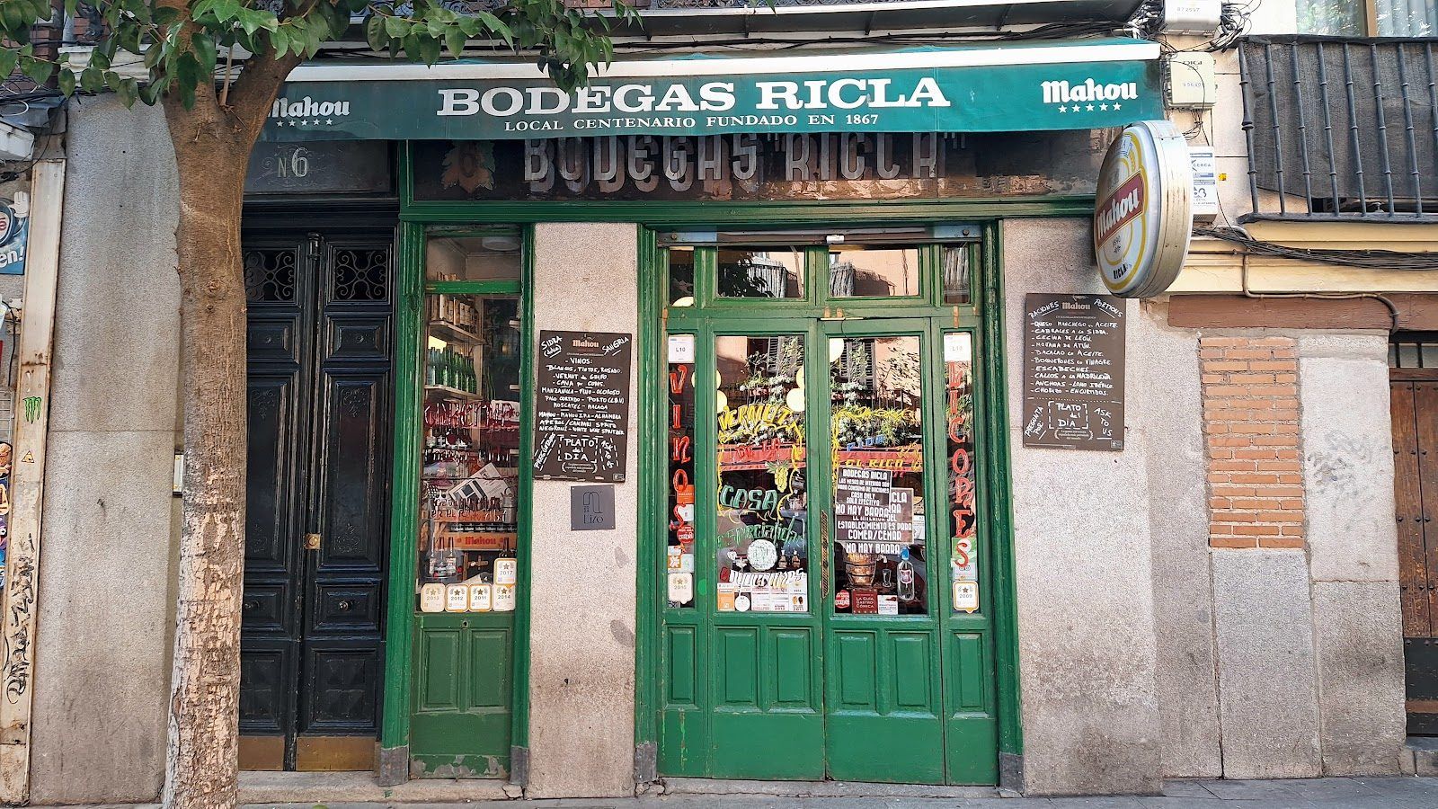Bodegas Ricla Madrid bar interior