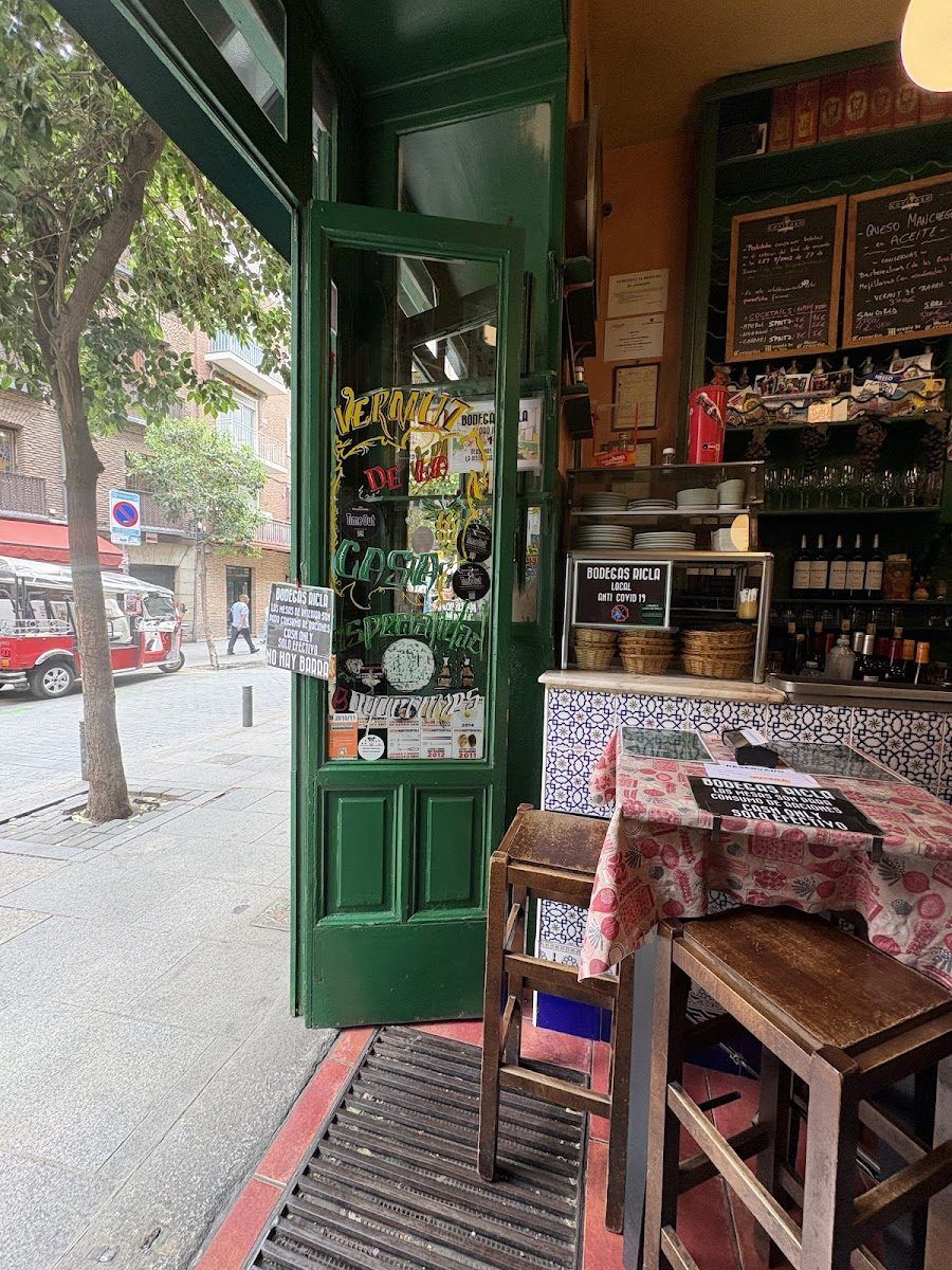 Bodegas Ricla bar service
