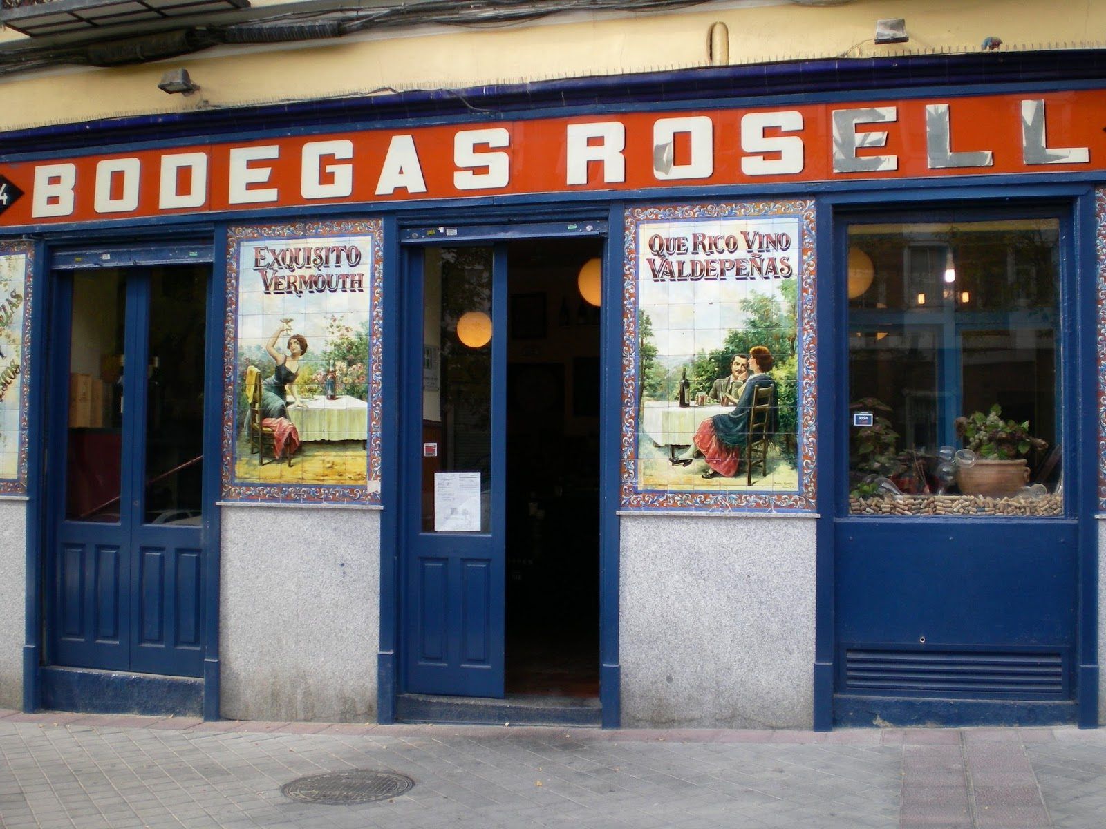 Bodegas Rosell Madrid bar interior