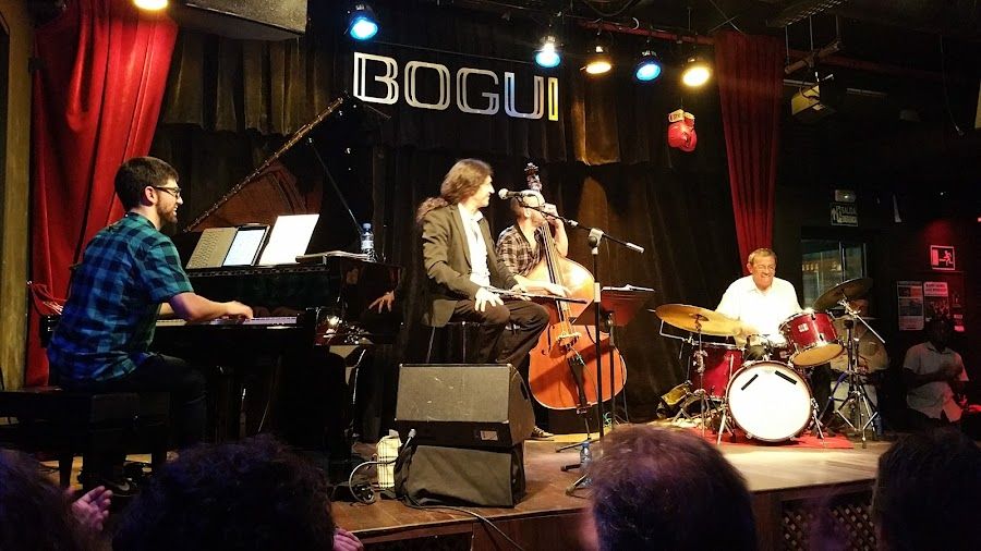 Bogui Jazz cocktail at the bar
