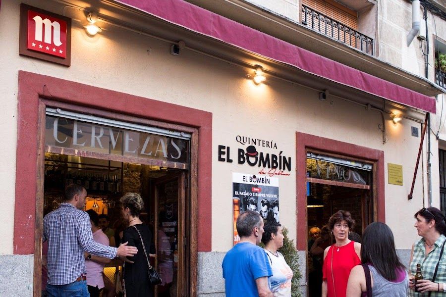 El Bombín Malasana atmosphere