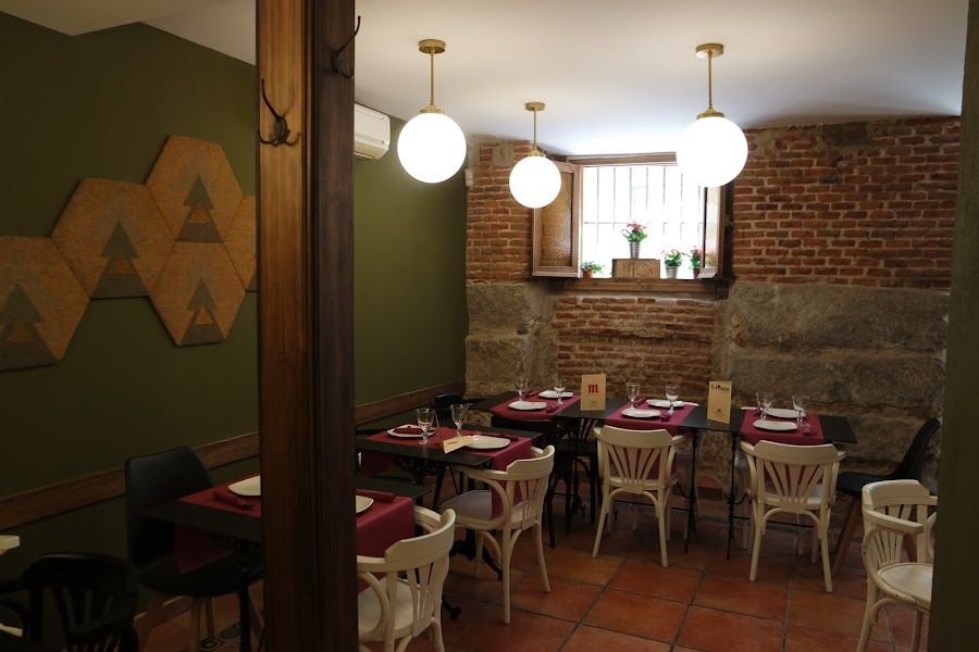 El Bombín bar service