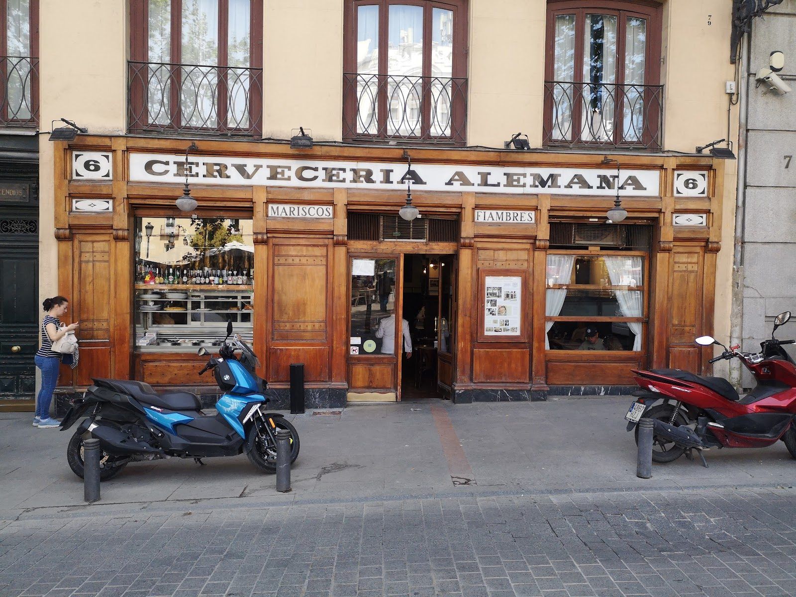 Cerveceria Alemana Madrid bar interior