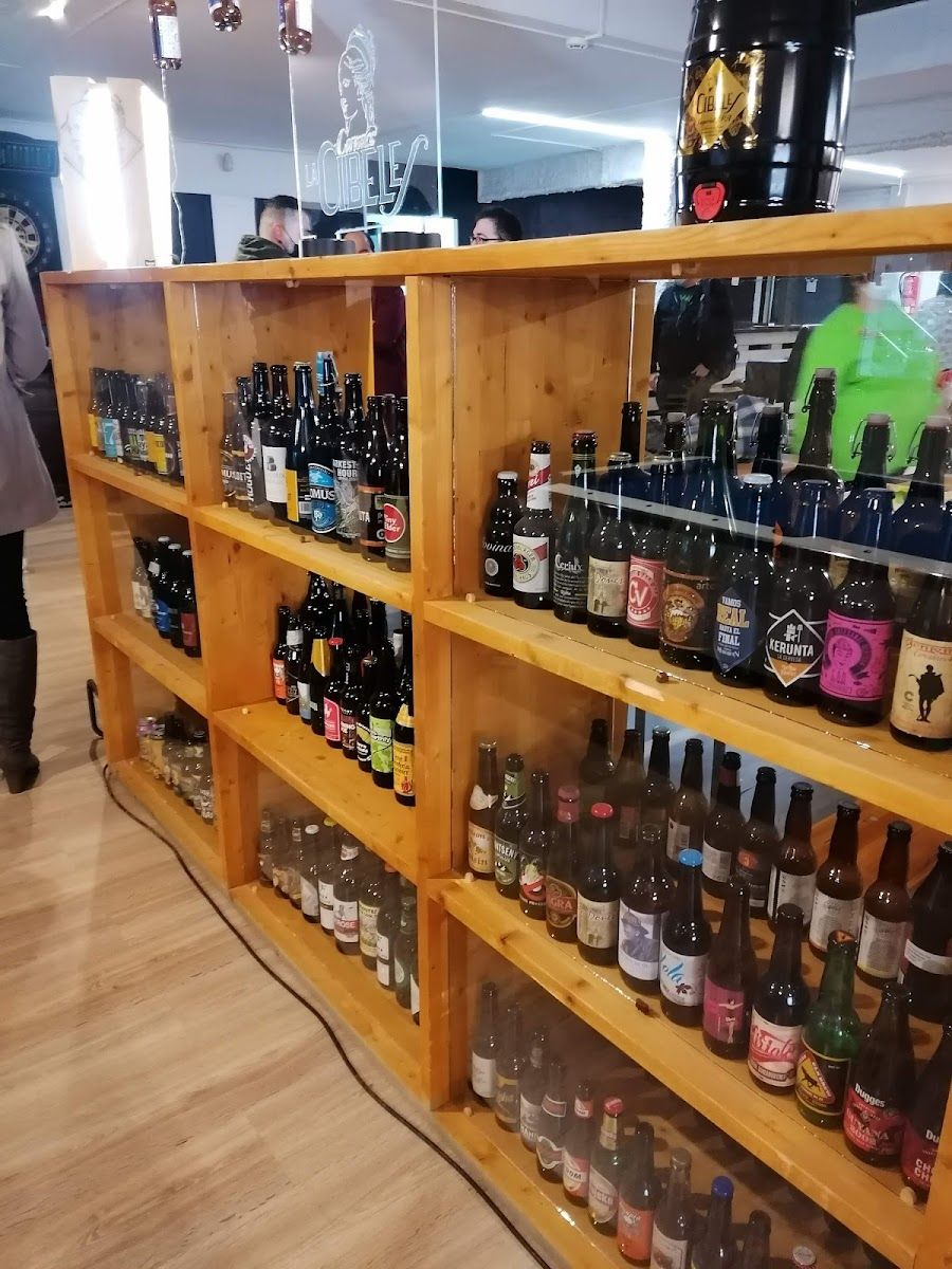 La Cibeles Brewery Tasting Room Vallecas atmosphere