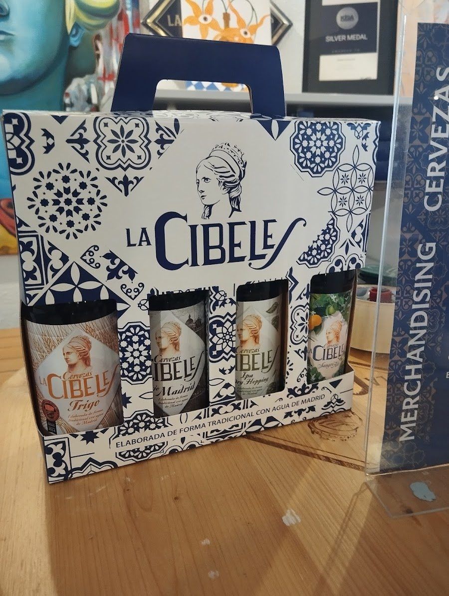 La Cibeles Brewery Tasting Room bar service