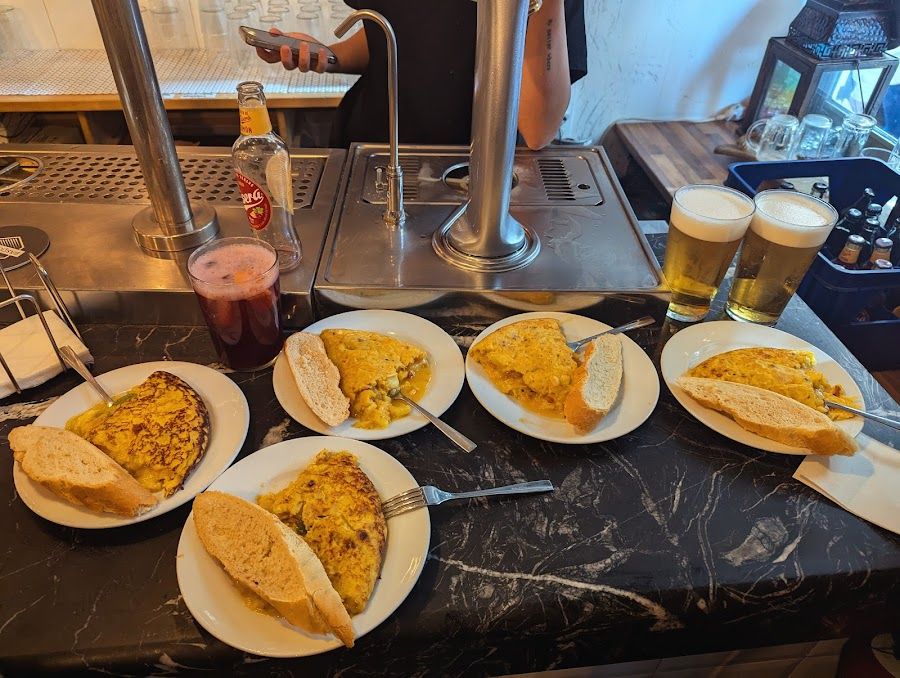 Pez Tortilla Malasana atmosphere