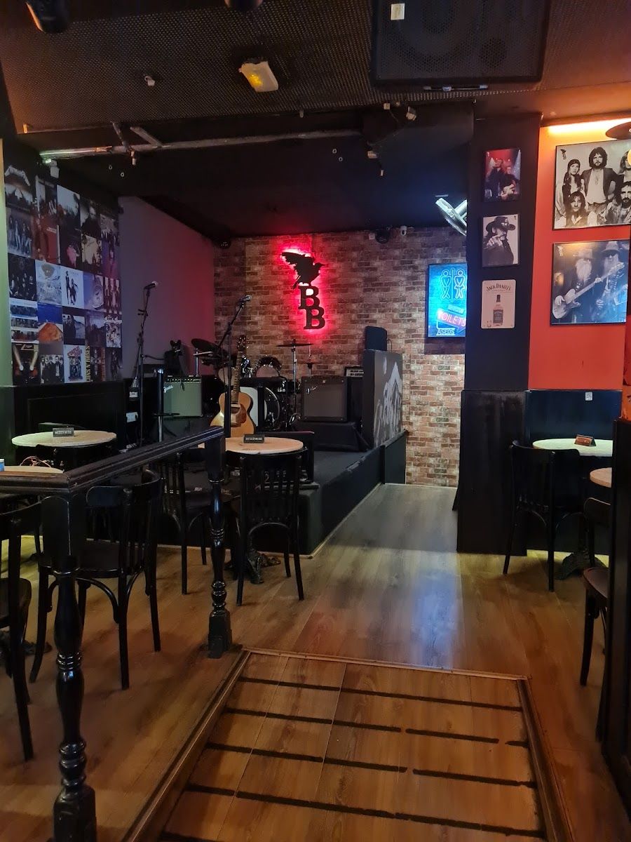 Populart Jazz Club bar service