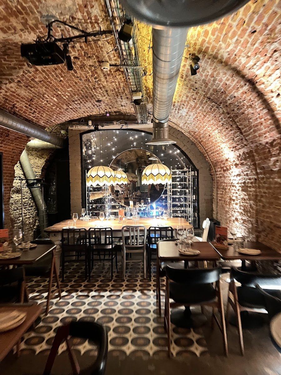 Spazio Cocktail Bar Cortes atmosphere