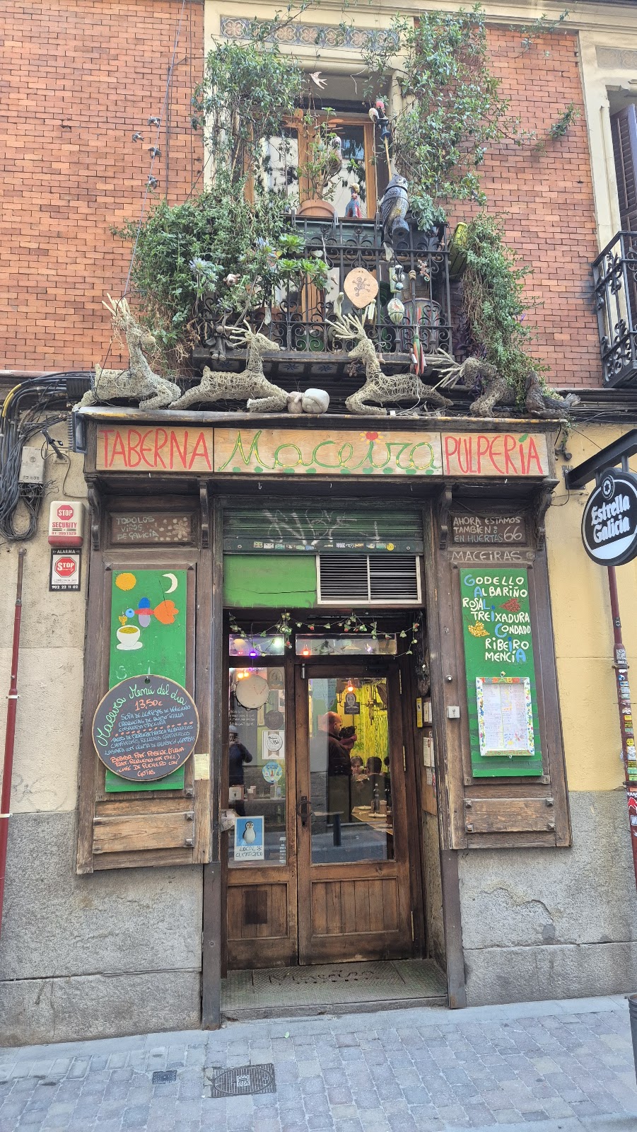Wine and glassware at Taberna Maceira