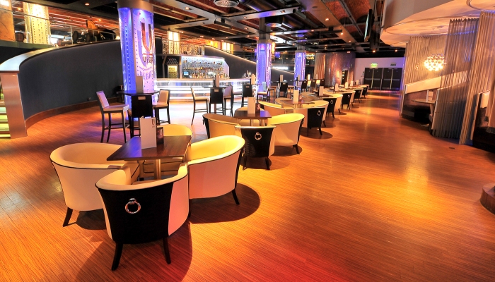 Bar atmosphere at Manchester235