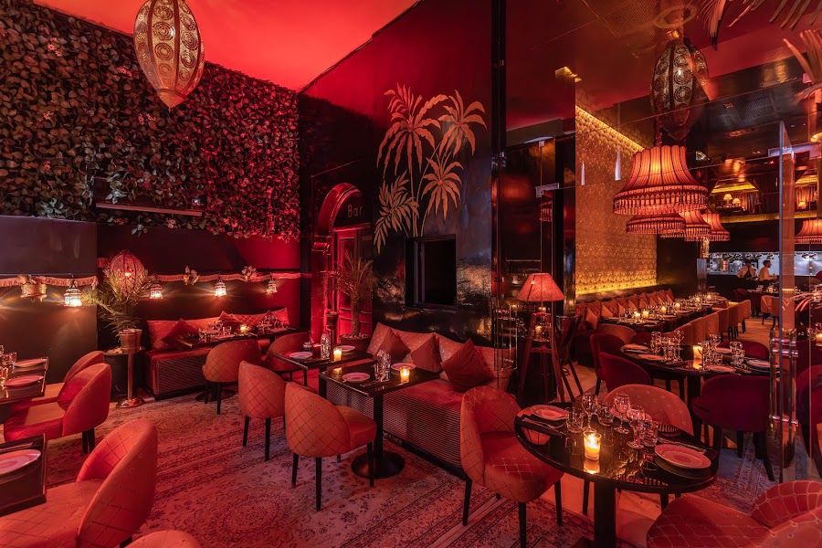 Azar Restaurant Bar bar service