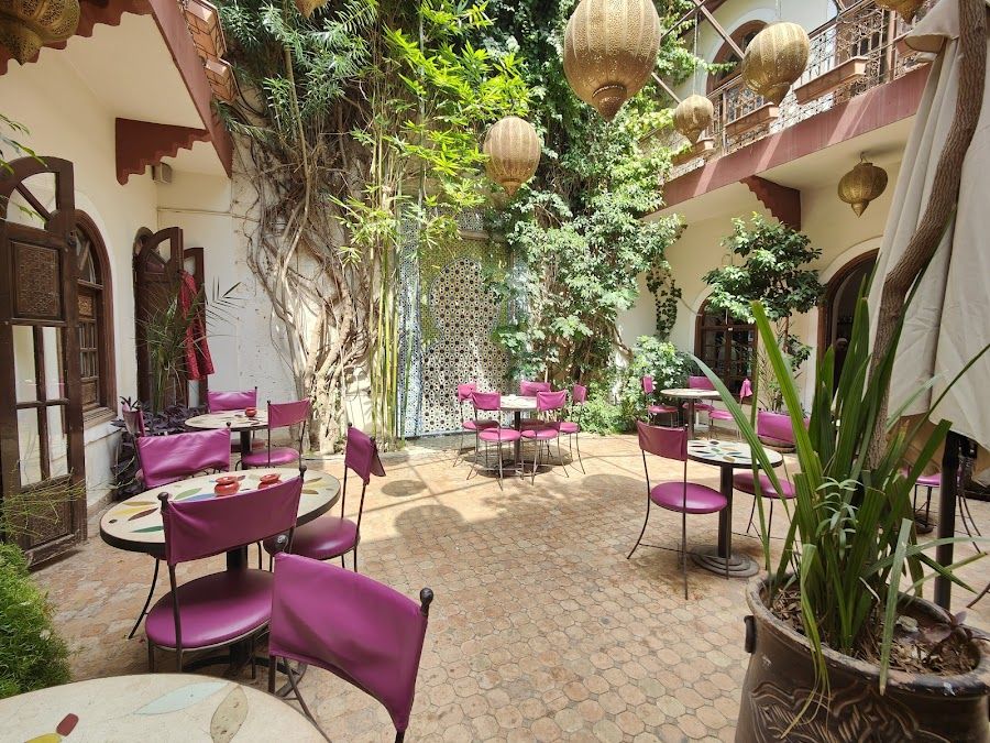 Cafe Bougainvillea Medina atmosphere