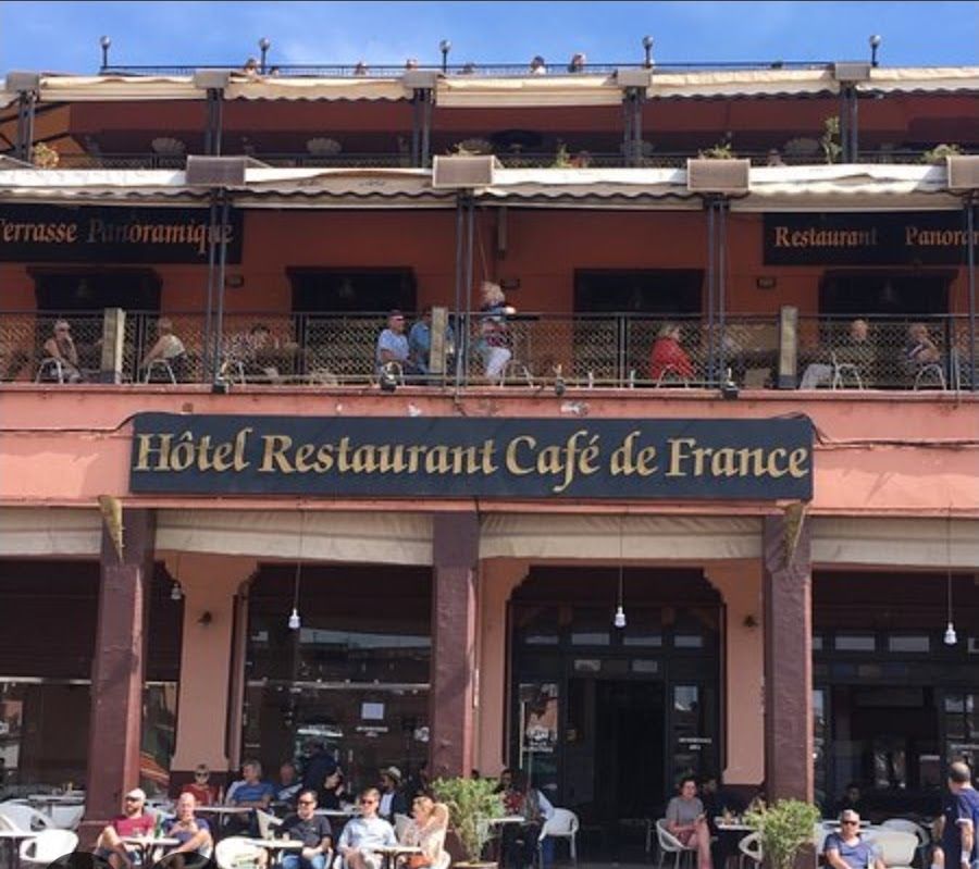 Cafe de France bar service