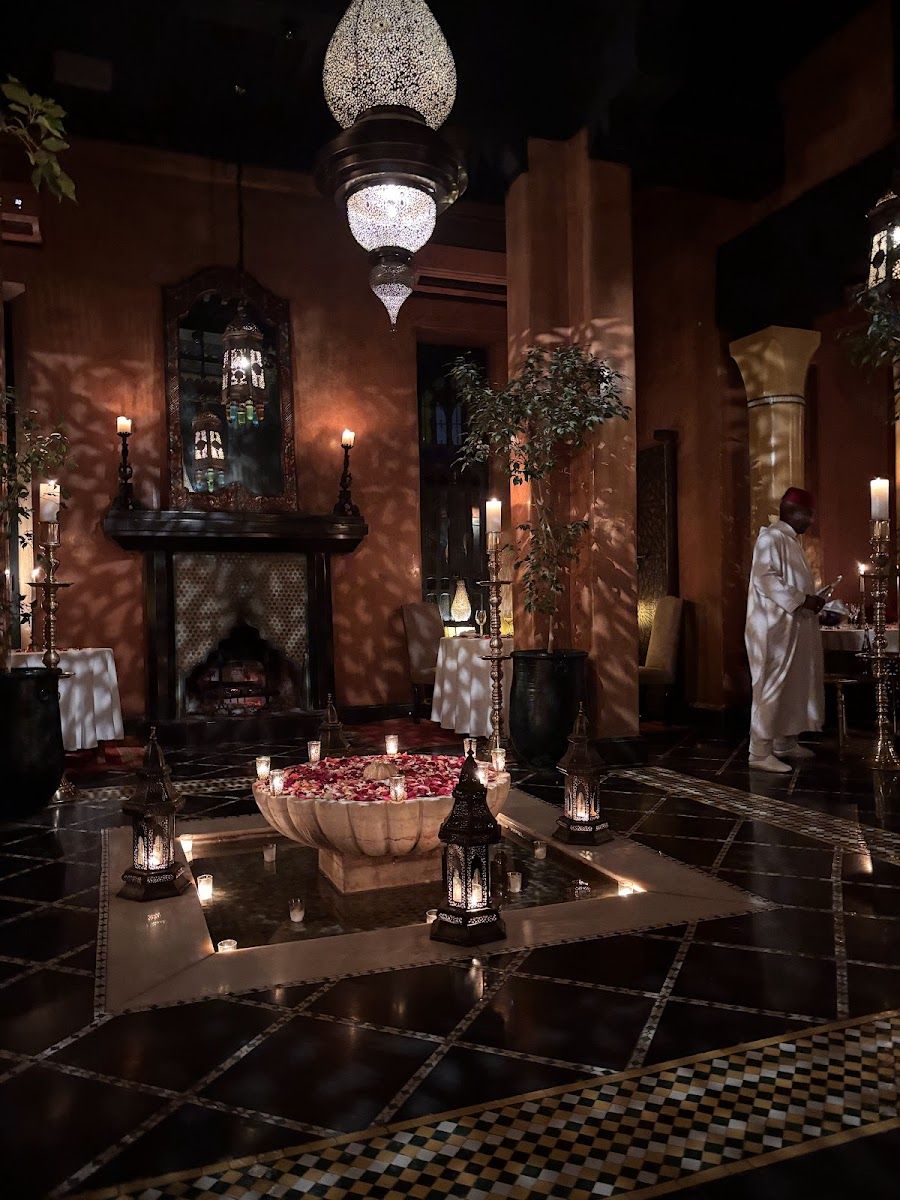 Yacout Restaurant Bar bar service