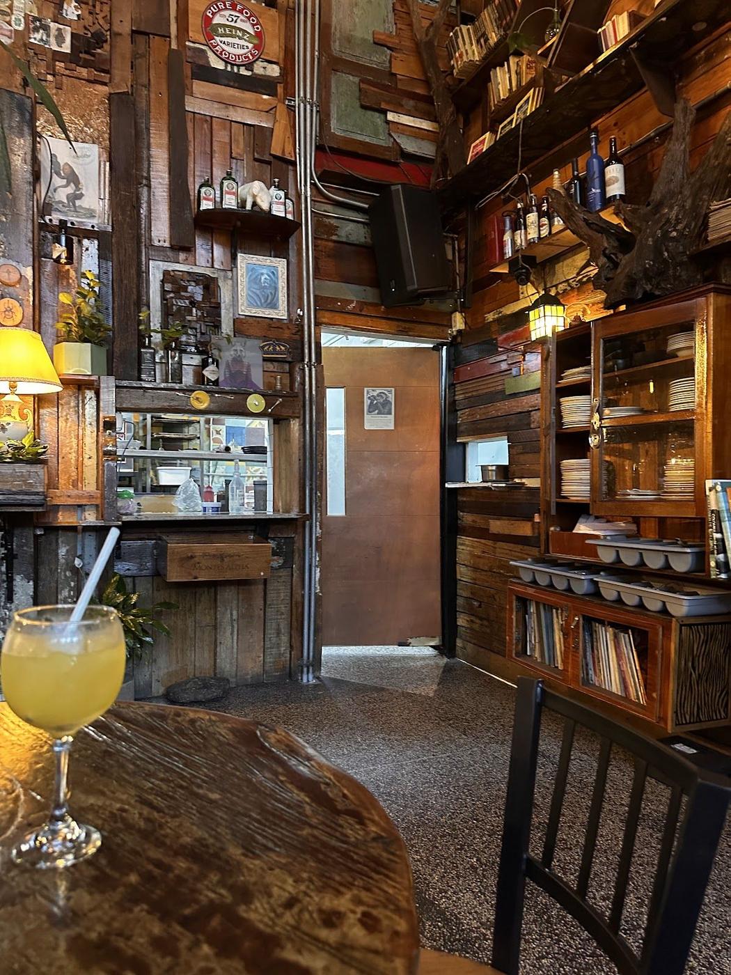 3 Cordilleras Brewery bar service