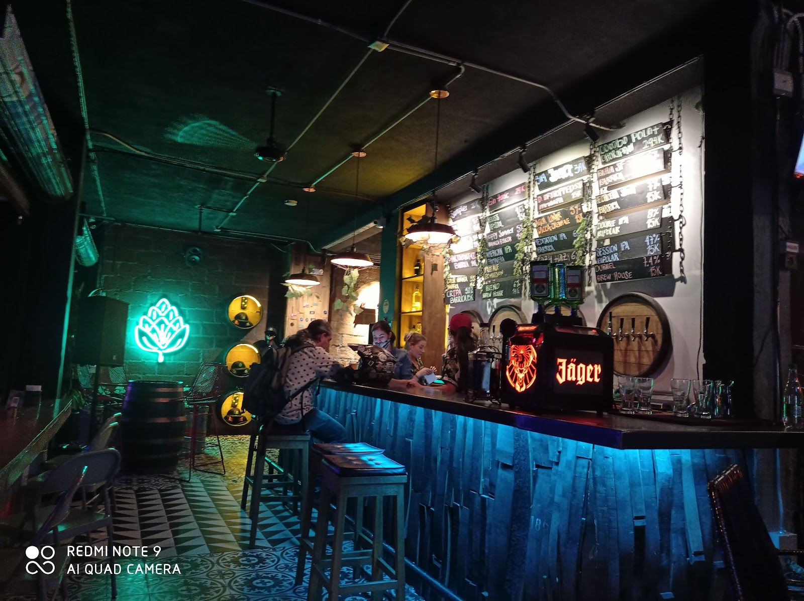 Barrica Cervecería Medellin bar interior