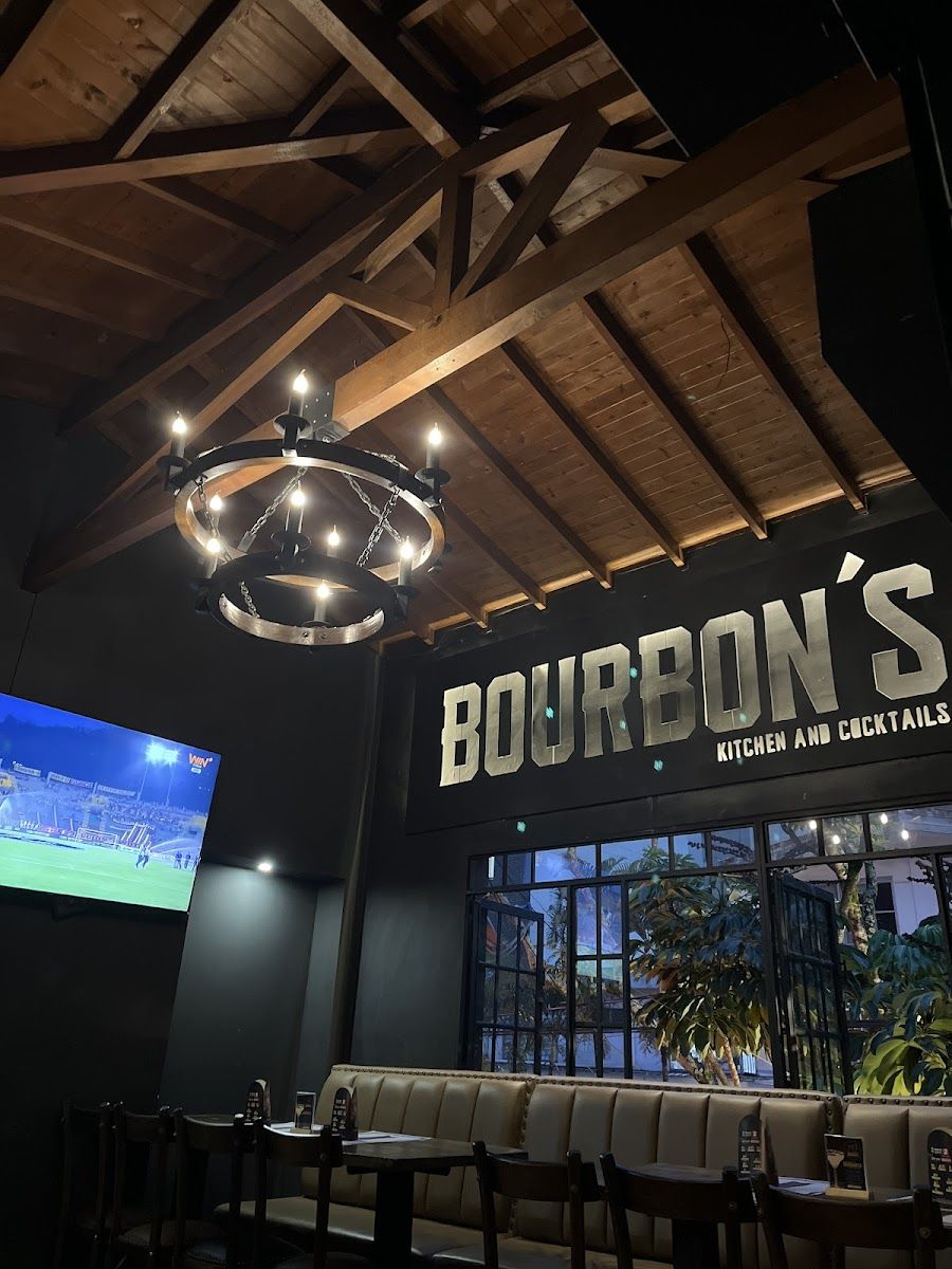 Bourbon & Borneo El Poblado atmosphere