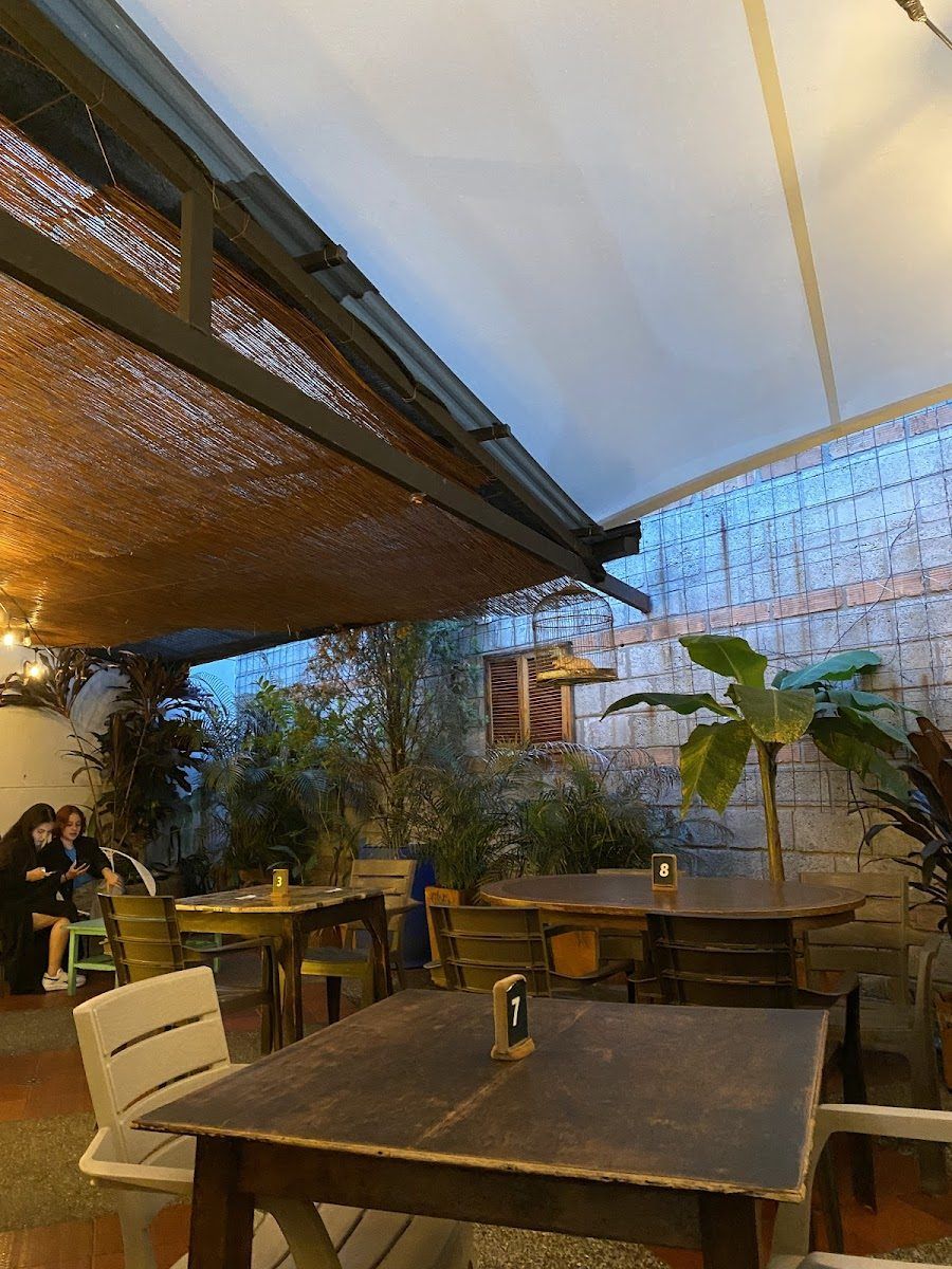 Cafe Cliche bar service