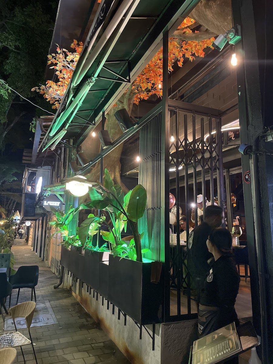 Medellin Grill El Poblado atmosphere