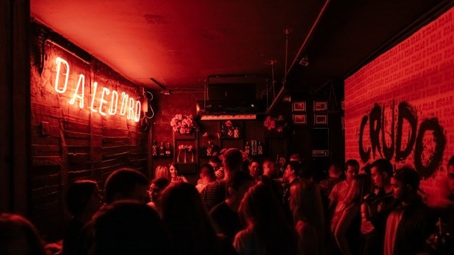 Perro Negro bar service