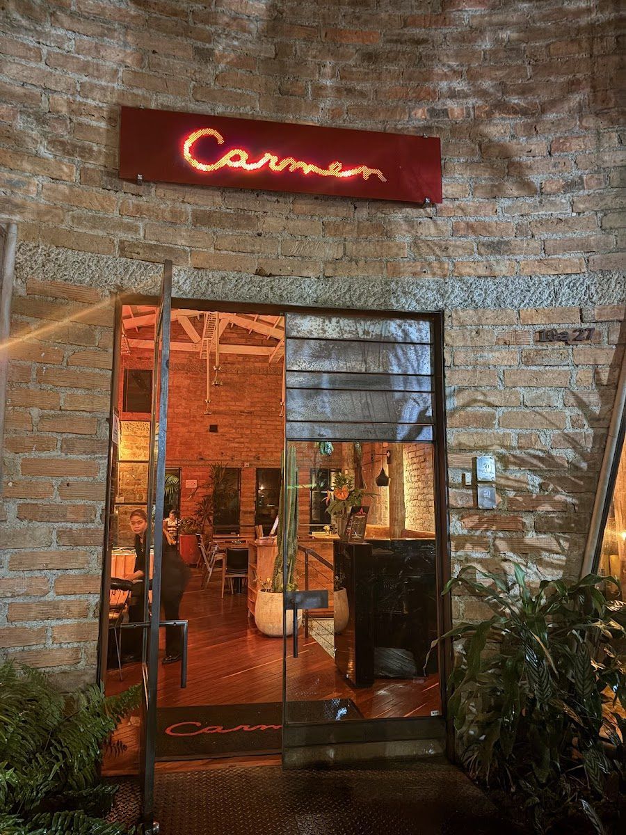 Carmen Restaurant Bar bar service