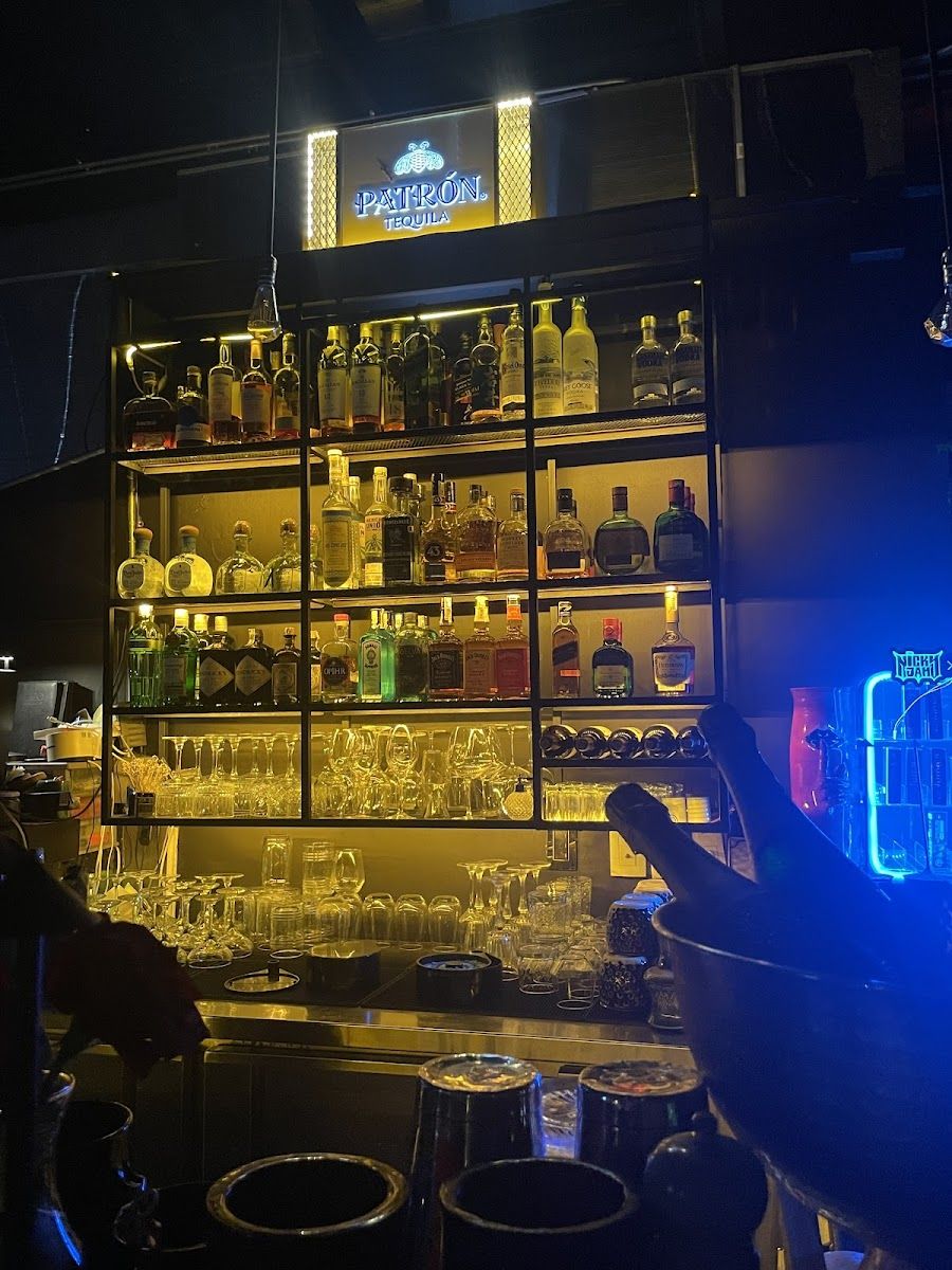 Poblado Club Rooftop bar service