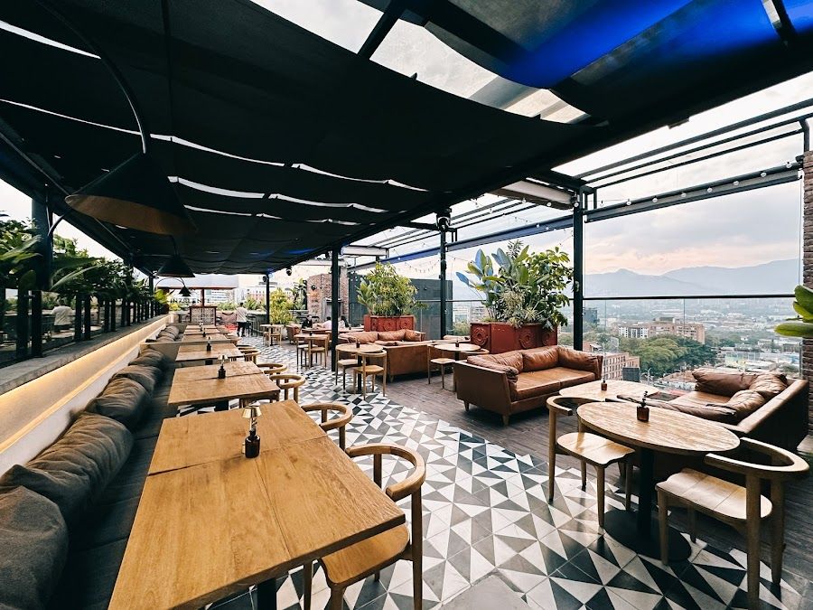 The Novelty Rooftop El Poblado atmosphere