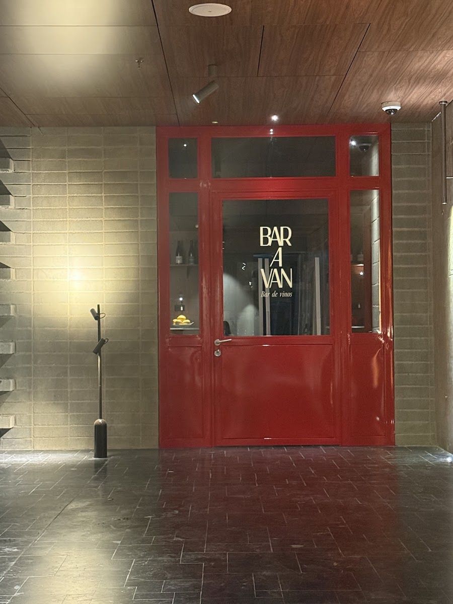 Vinacure Wine Bar El Poblado atmosphere