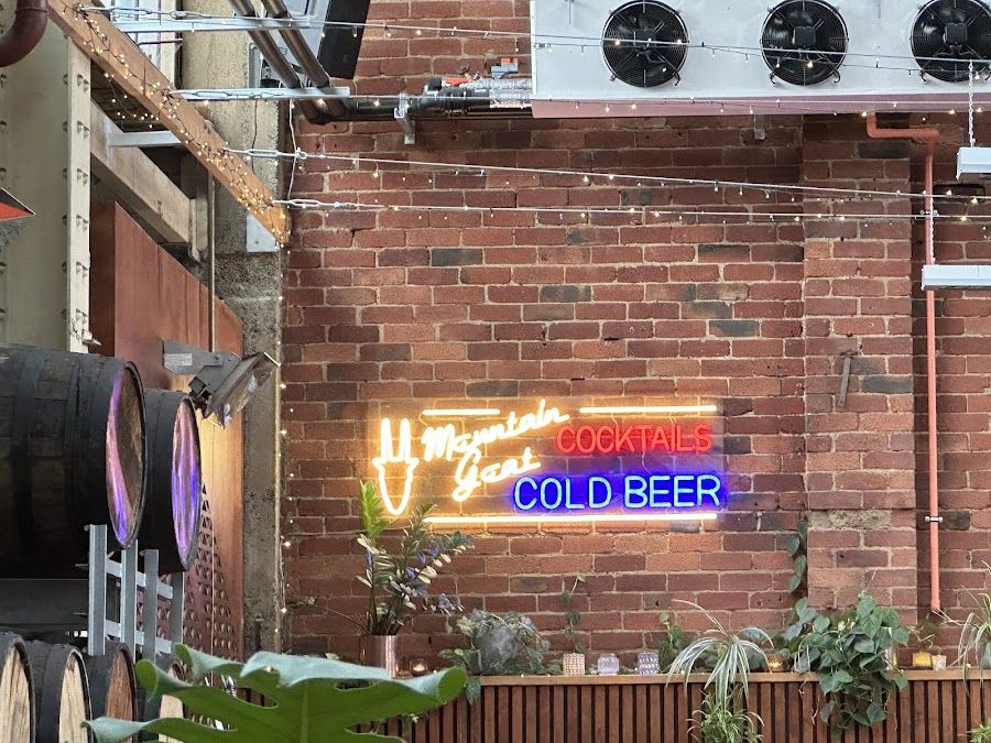 Mountain Goat Beer bar service