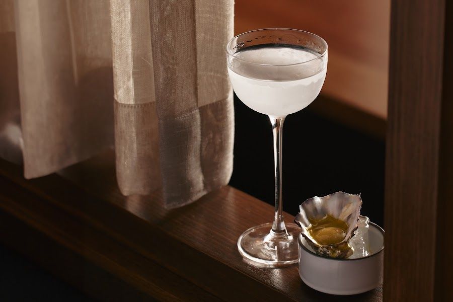 Pearl Diver bar service