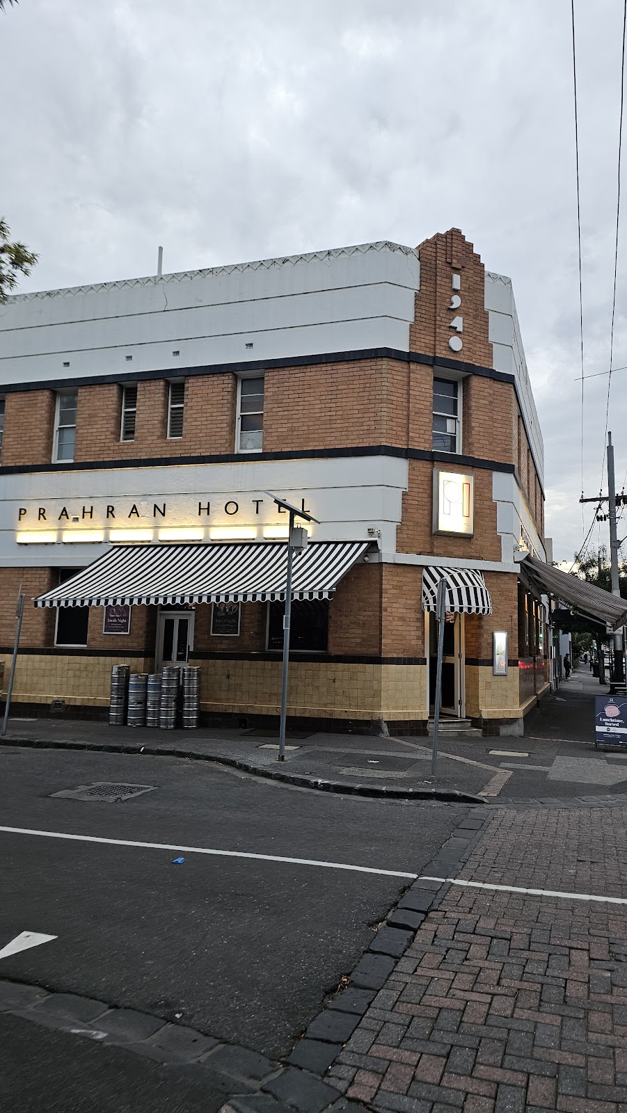 The Sporting Globe Bar and Grill Melbourne