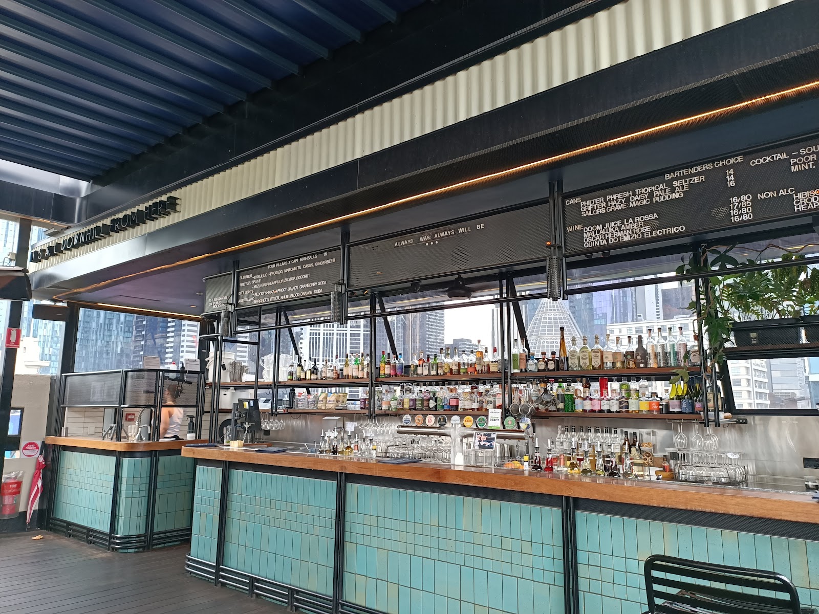 Rooftop Bar at pour