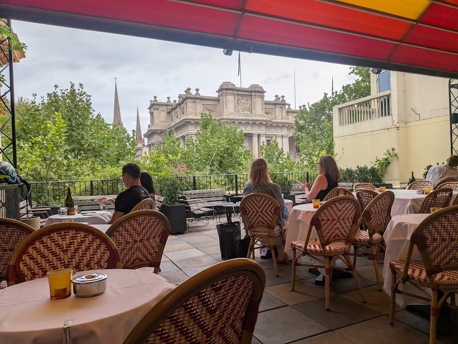Siglo Rooftop CBD atmosphere