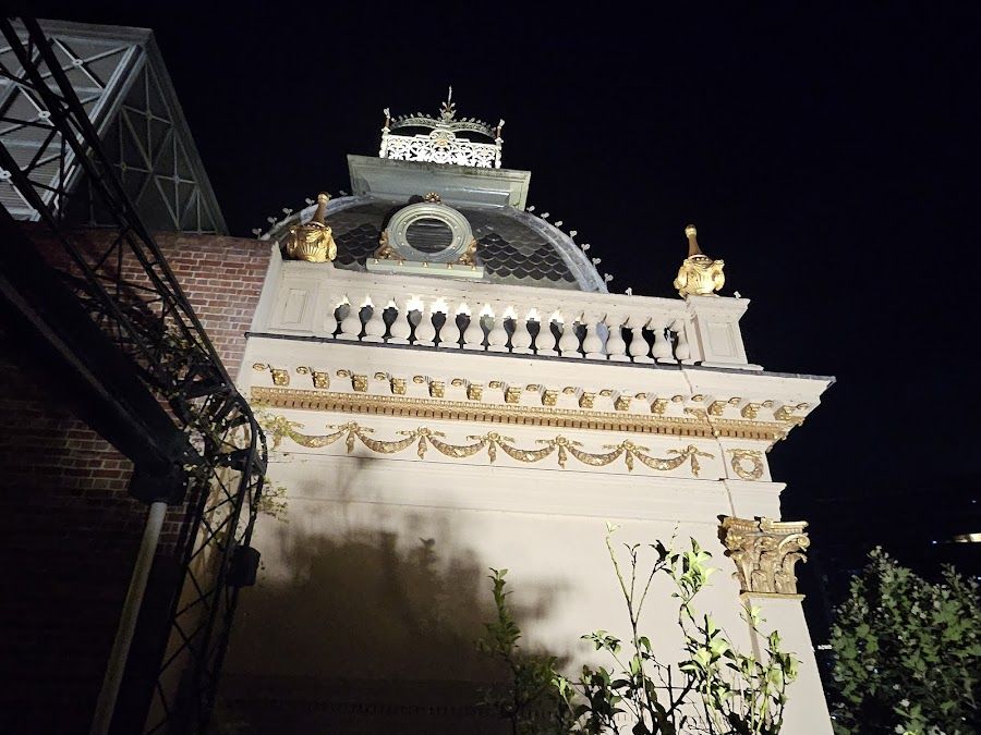 Siglo Rooftop bar service