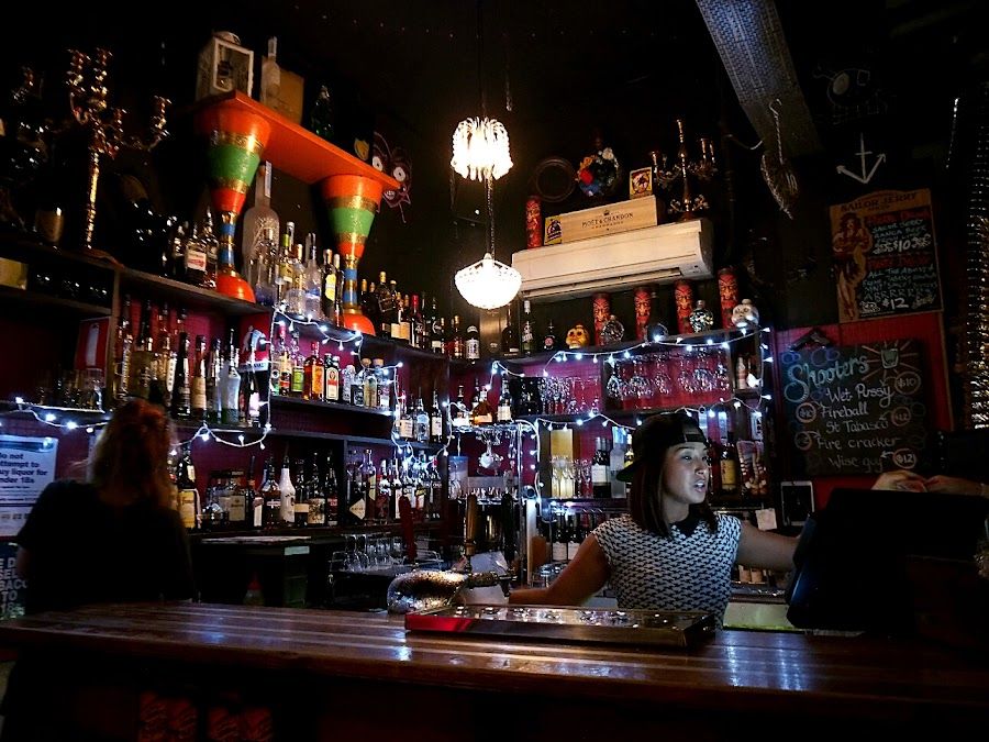 Sister Bella bar service