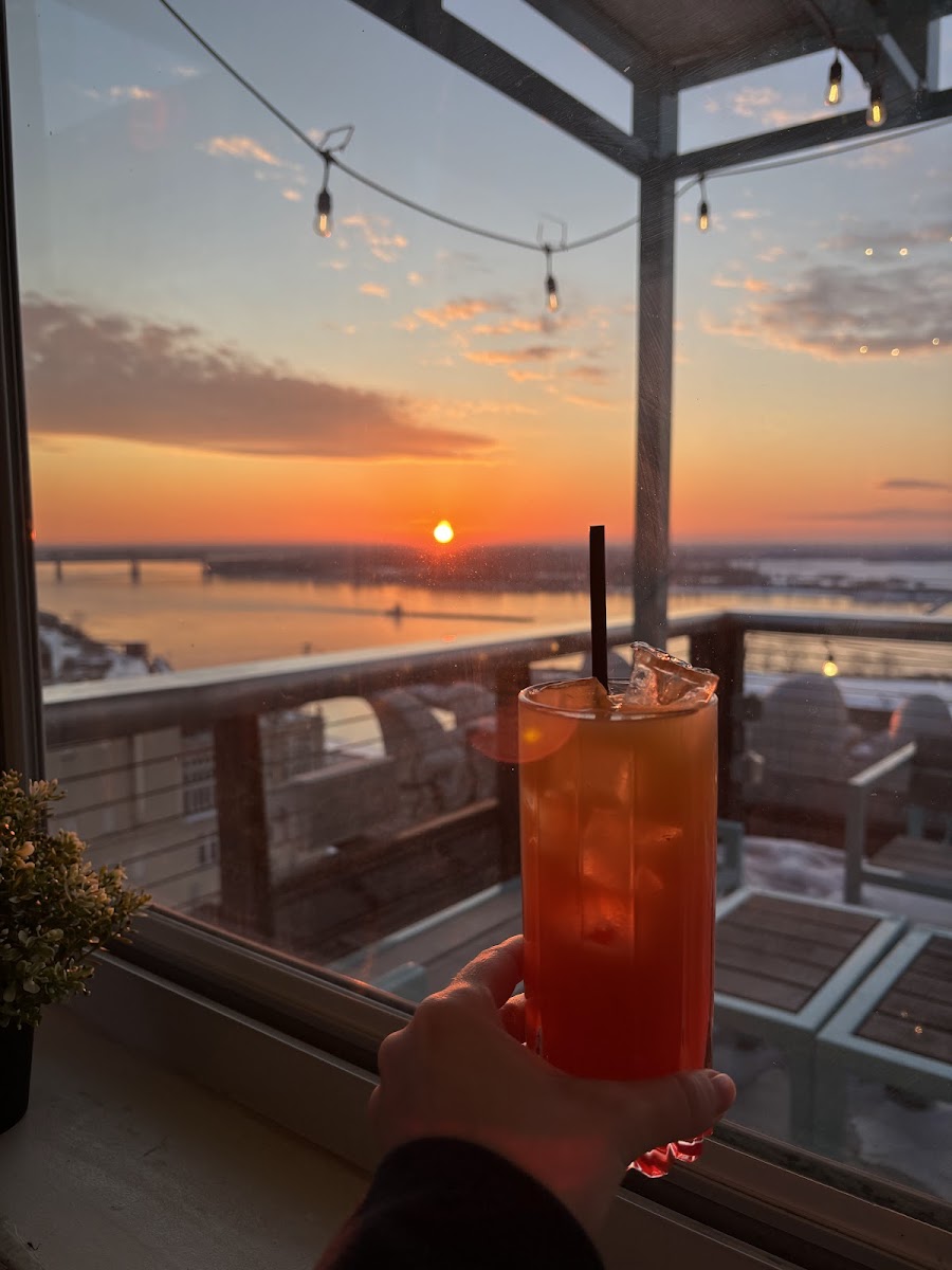 Hu. Roof, Memphis
