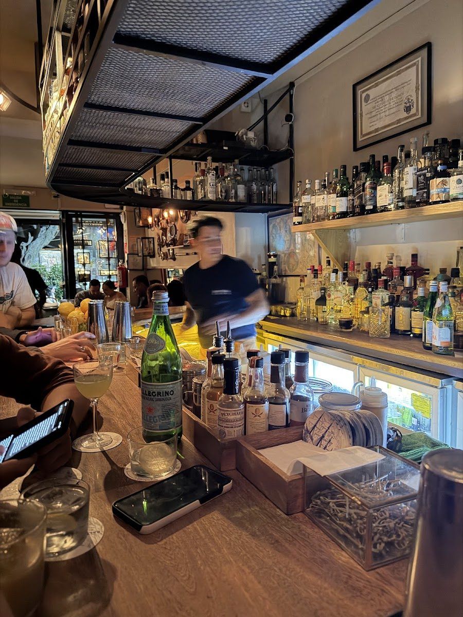 Baltra Bar bar service