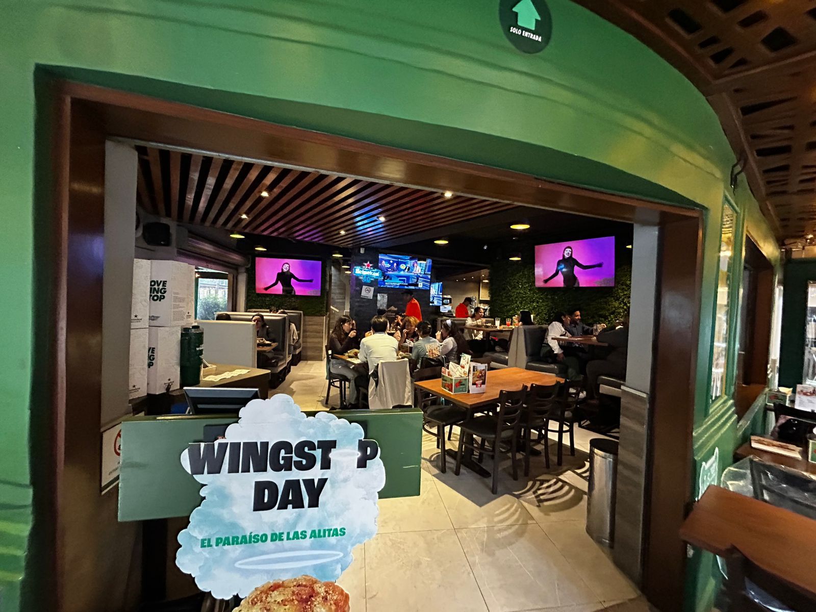 Buffalo Wild Wings Condesa Mexico City bar interior