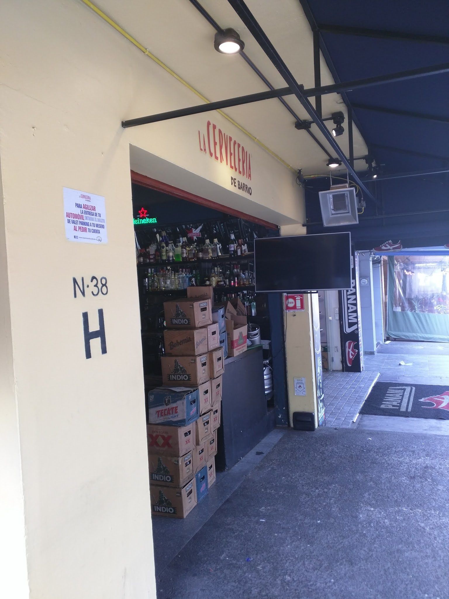Cerveceria de Barrio Mexico City bar interior