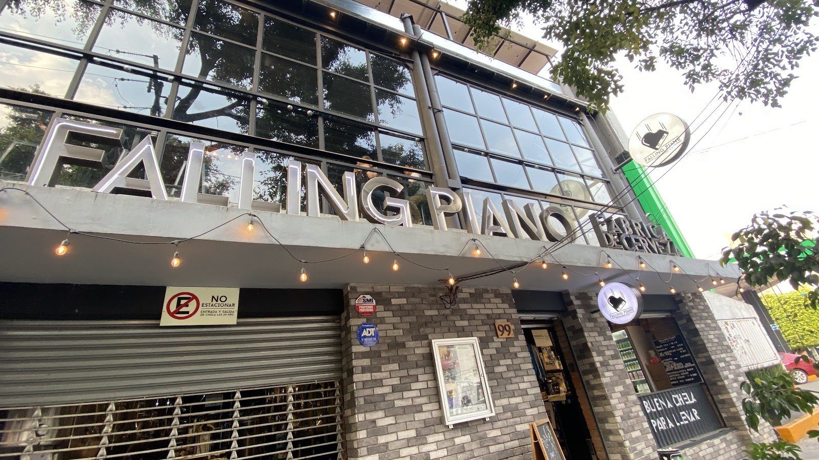Falling Piano Brewing Co. Mexico City bar interior