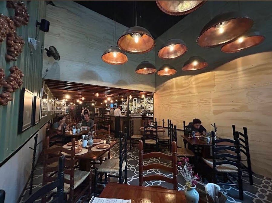 Fonda Fina Bar bar service
