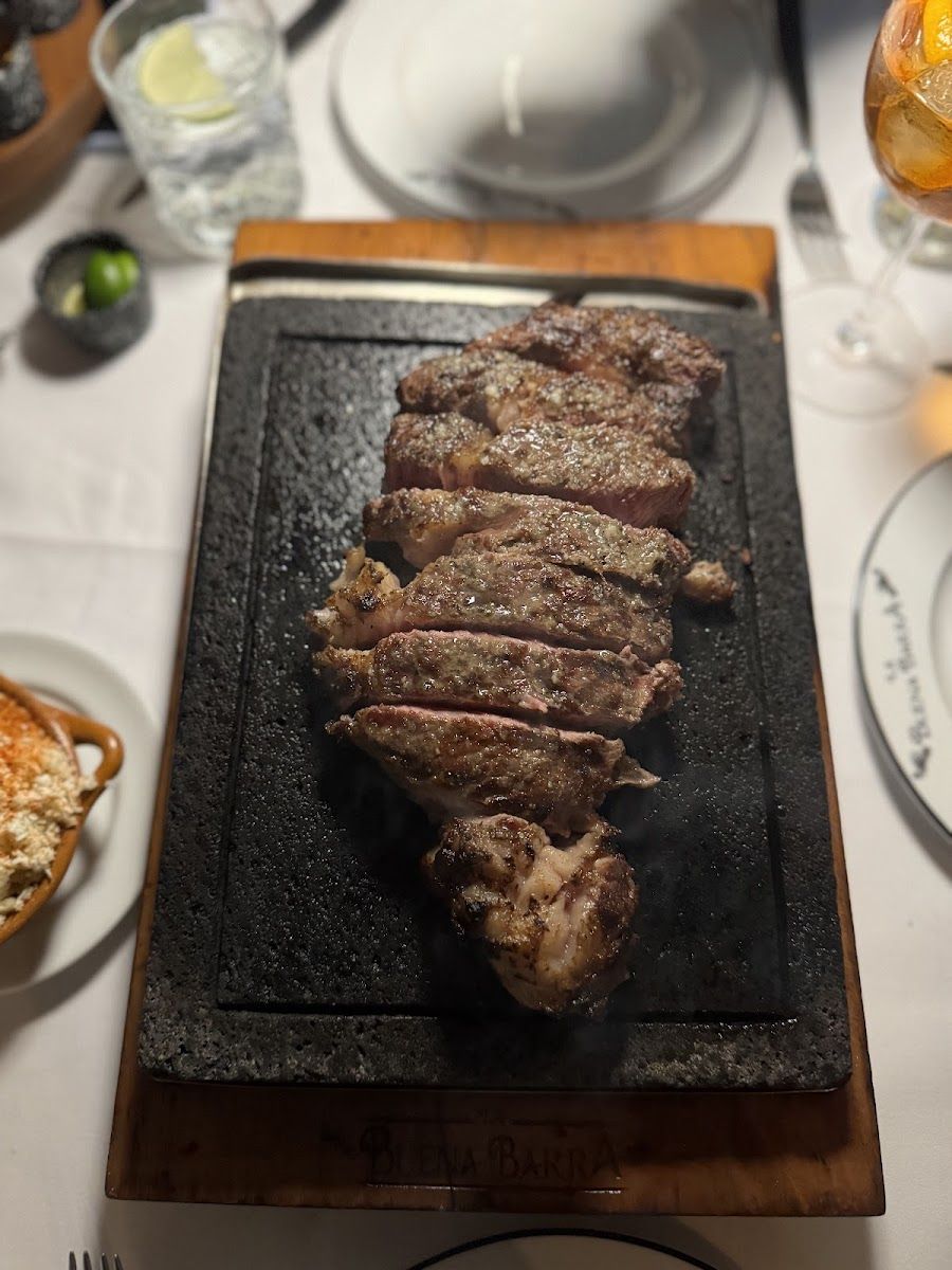 La Buena Barra Polanco atmosphere