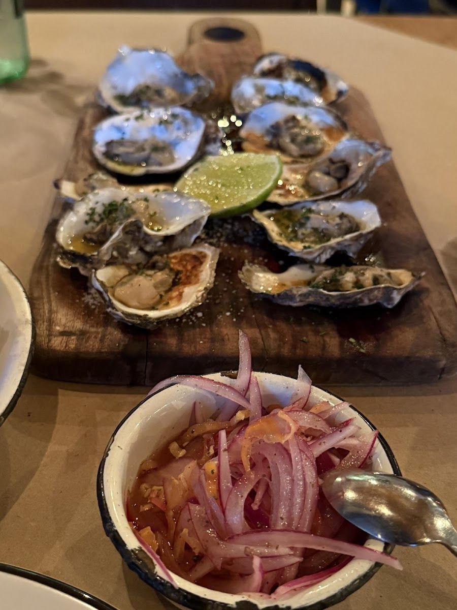 La Docena Oyster Bar Roma Norte atmosphere