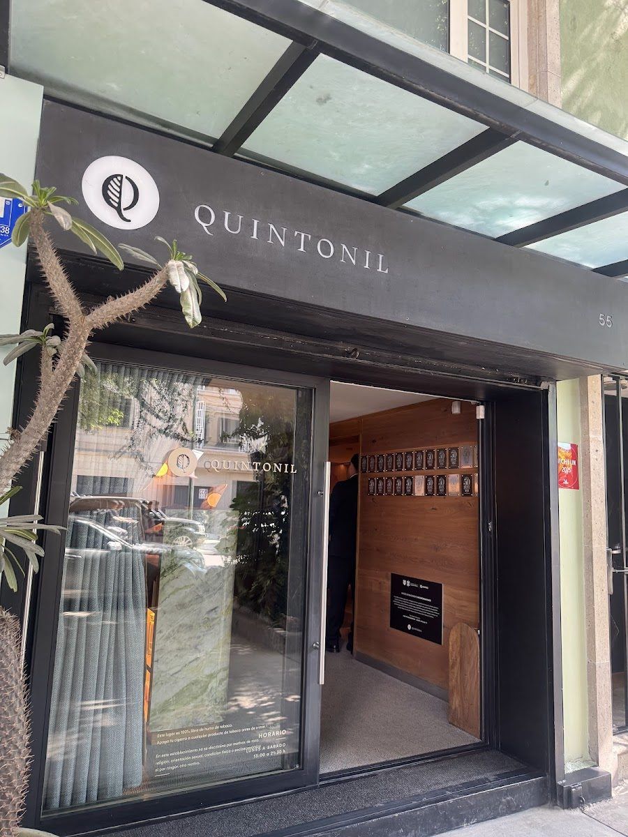 Quintonil Bar bar service
